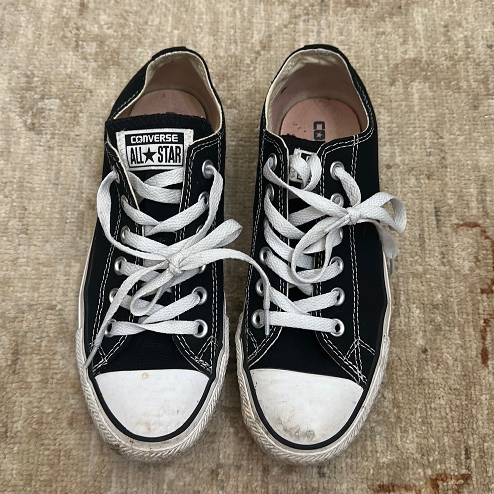 Black low top converse used